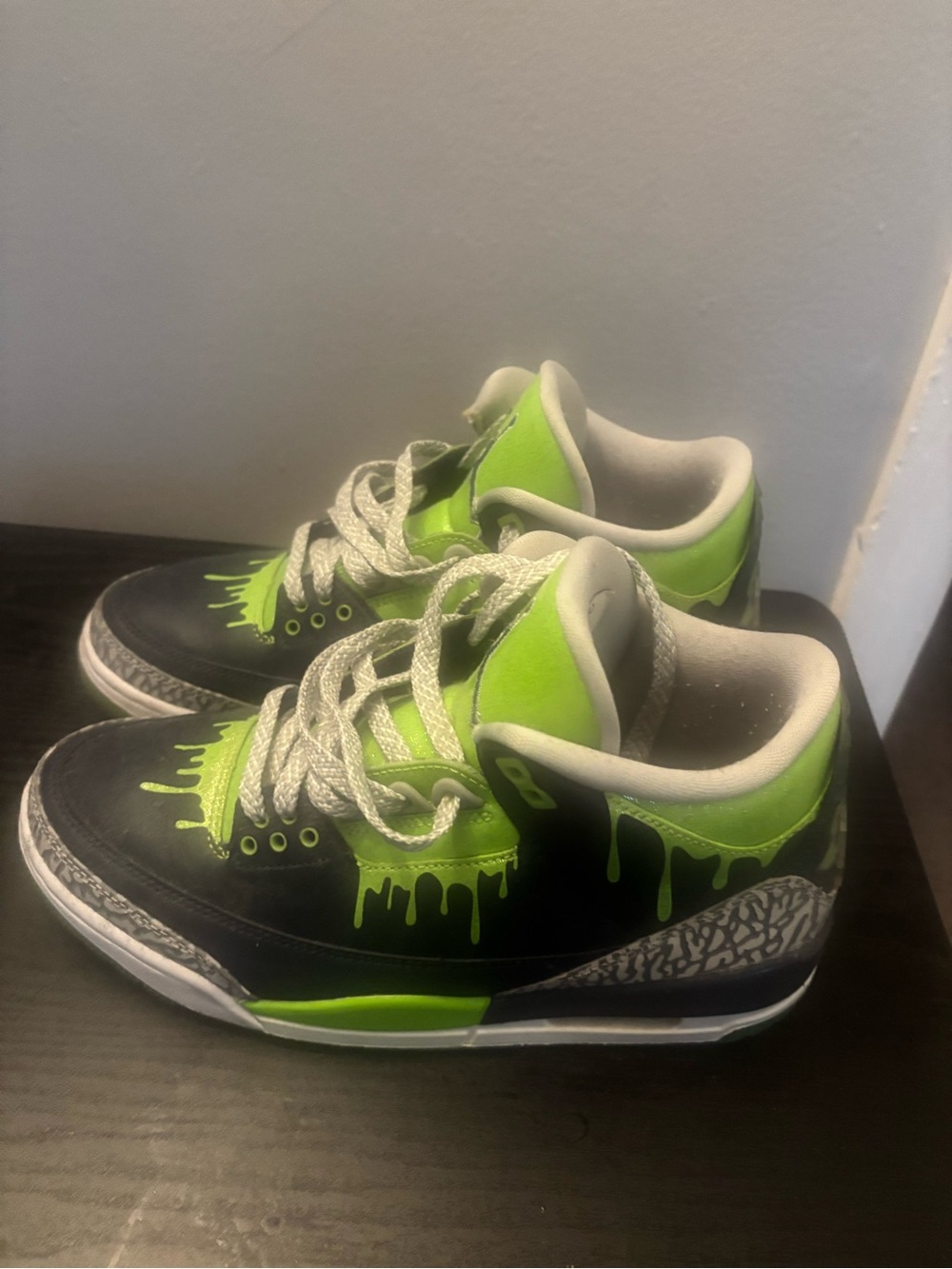 Jordan Men's Black and Neon Green Drip-Accent Sneakers